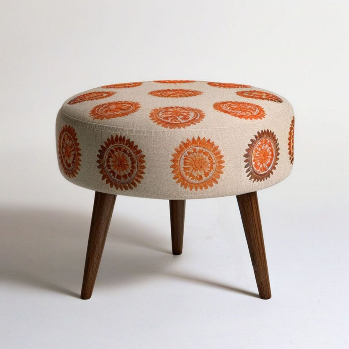 Runder Fusshocker Ø 40 cm, Höhe 45 cm, Beige/Orange/Braun mit Polyesterbezug und Massivholzbeinen